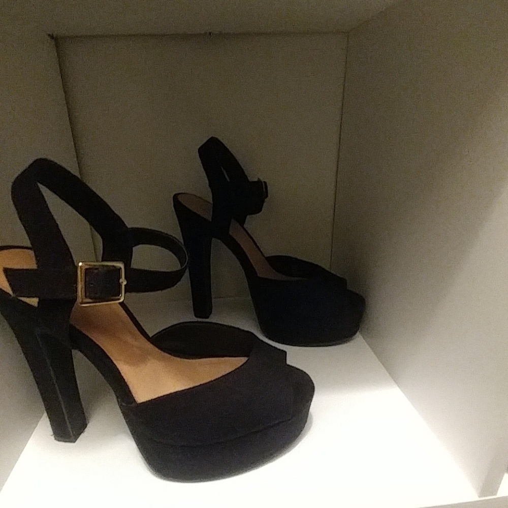 Platform ankle strap heel